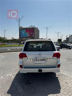 تۆیۆتا لاند کروزەر